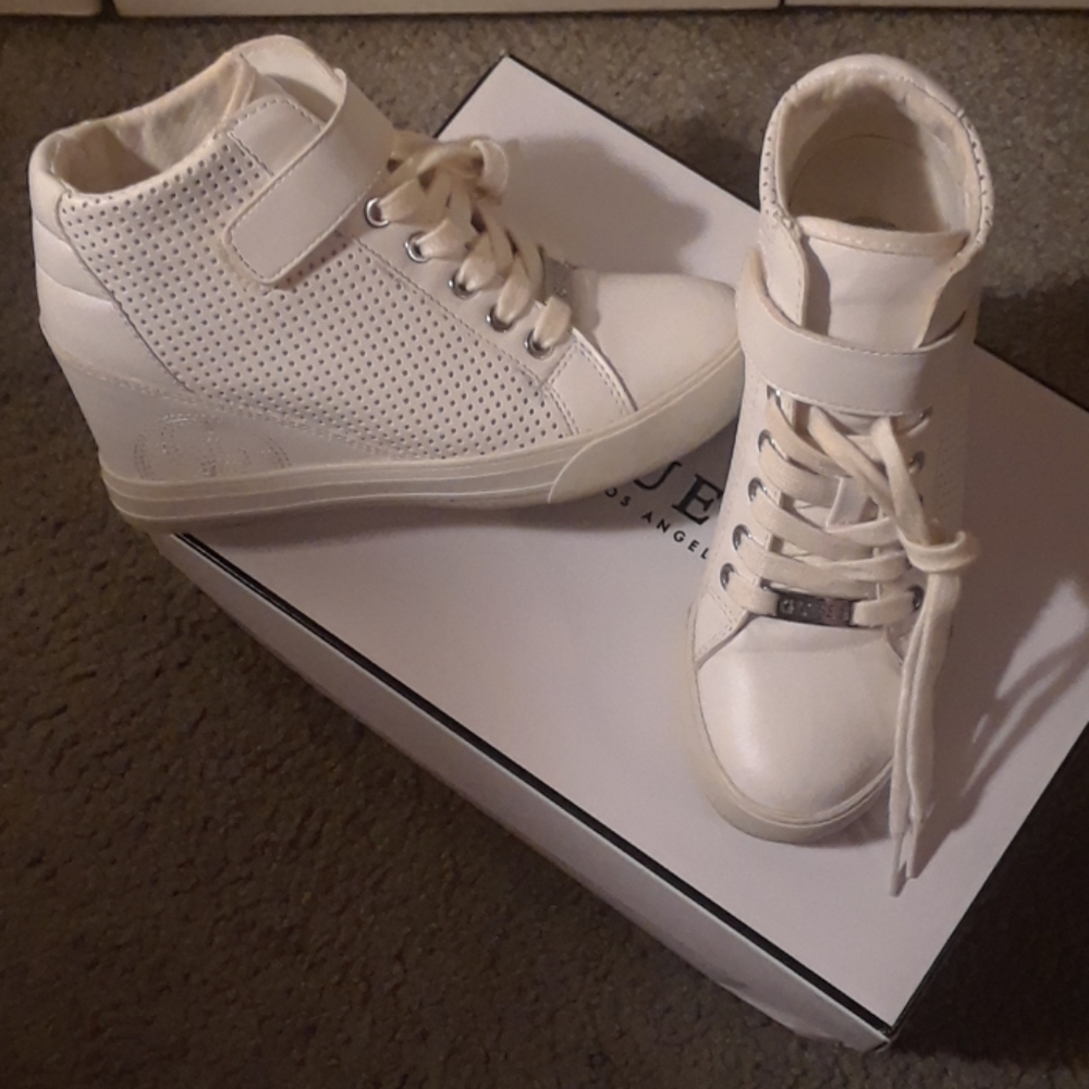 Like New💓GUESS Wedge Sneakers